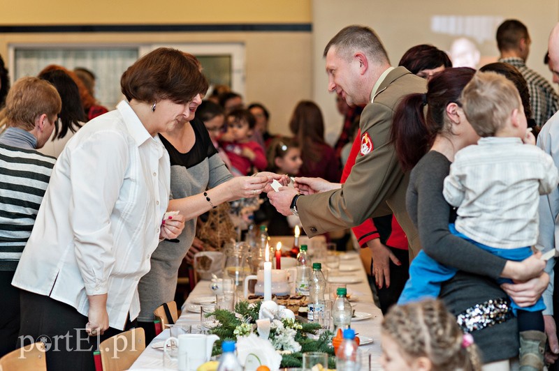 Wszyscy razem przy jednym stole zdjęcie nr 98006