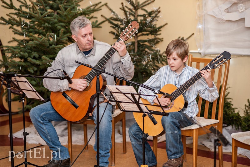 Wszyscy razem przy jednym stole zdjęcie nr 97983