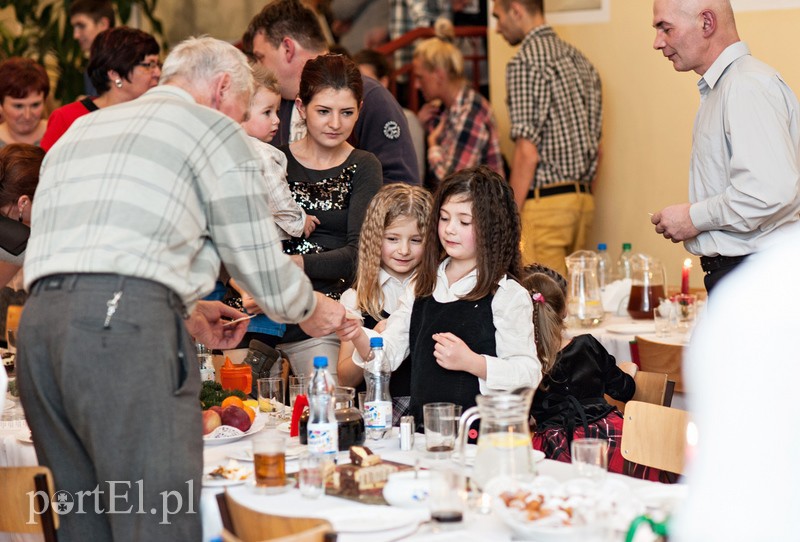 Wszyscy razem przy jednym stole zdjęcie nr 98005