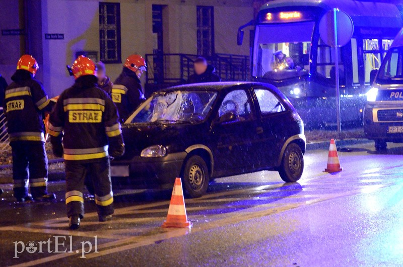 Potrącenie na Bema: pieszy wbiegł wprost pod opla zdjęcie nr 98052