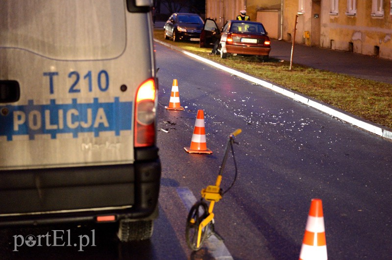 Czołowe zderzenie na Wiejskiej zdjęcie nr 98142