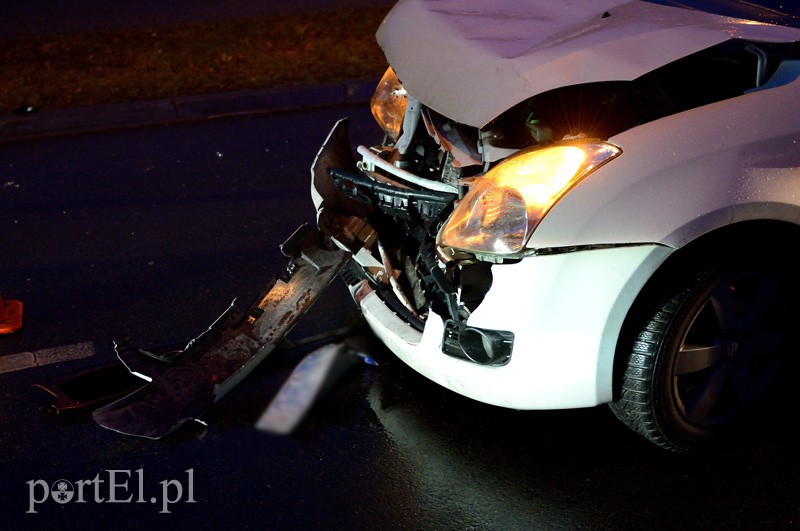 Czołowe zderzenie na Wiejskiej zdjęcie nr 98141