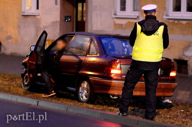 Czołowe zderzenie na Wiejskiej zdjęcie nr 98140