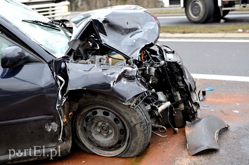 Wypadek w Kazimierzowie: dwie osoby w szpitalu zdjęcie nr 98359