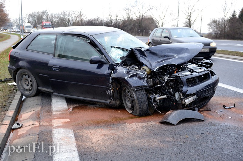 Wypadek w Kazimierzowie: dwie osoby w szpitalu zdjęcie nr 98357