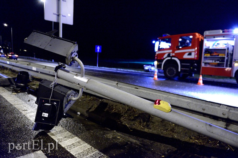 Wypadek na skrzyżowaniu ul. Żuławskiej z obwodnicą zdjęcie nr 98410