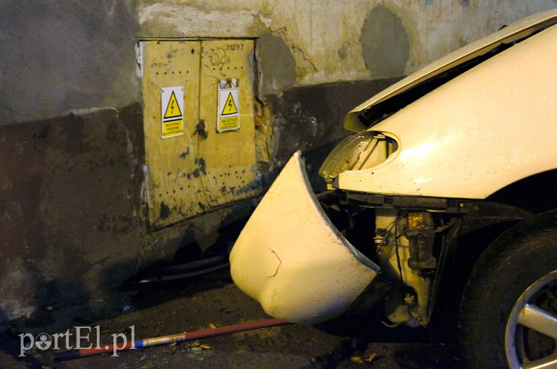 Sharanem uderzył w budynek zdjęcie nr 98512