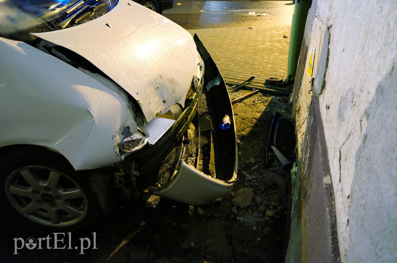 Sharanem uderzył w budynek zdjęcie nr 98515