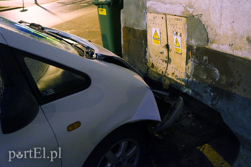 Sharanem uderzył w budynek zdjęcie nr 98516