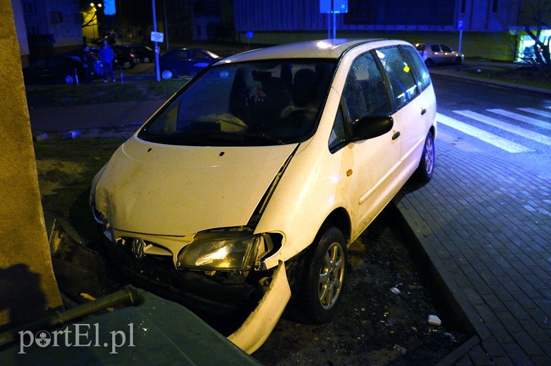 Sharanem uderzył w budynek zdjęcie nr 98518