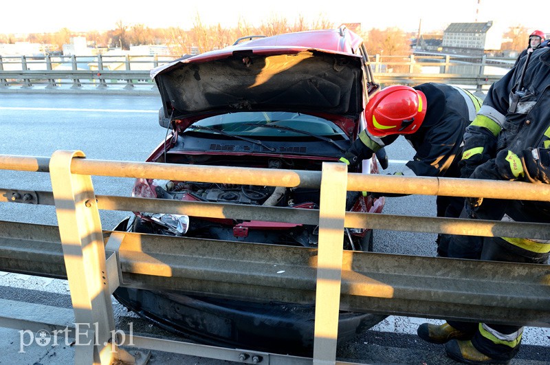 Wypadek na obwodnicy. Dwie osoby w szpitalu zdjęcie nr 98520