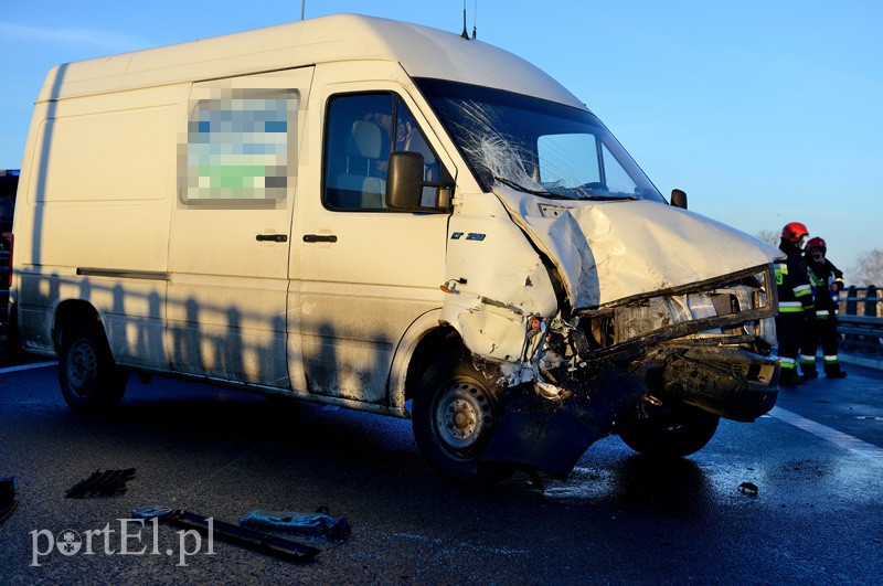 Wypadek na obwodnicy. Dwie osoby w szpitalu zdjęcie nr 98528