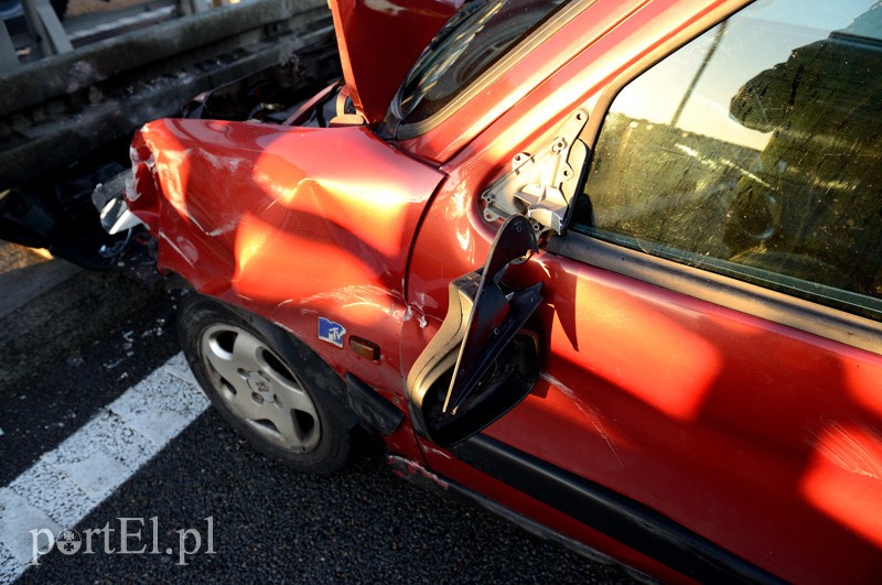 Wypadek na obwodnicy. Dwie osoby w szpitalu zdjęcie nr 98536