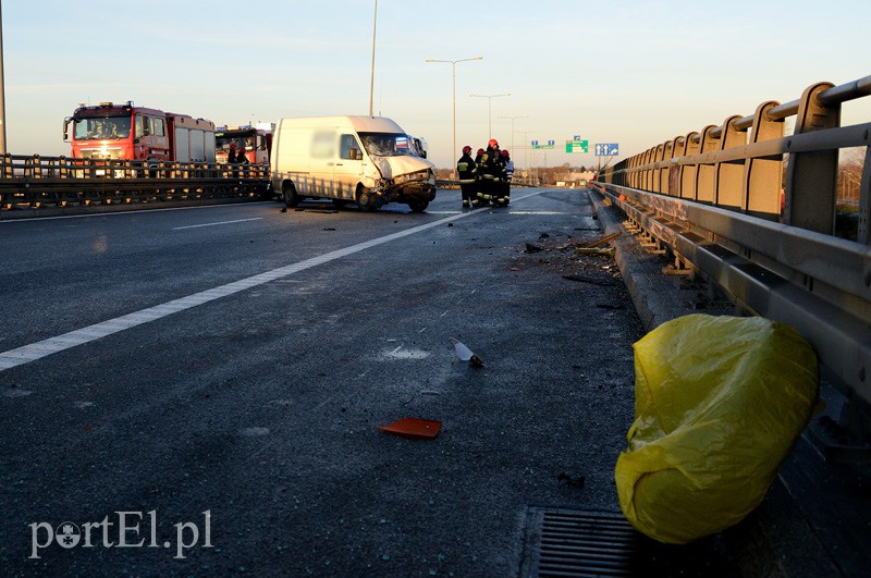 Wypadek na obwodnicy. Dwie osoby w szpitalu zdjęcie nr 98526