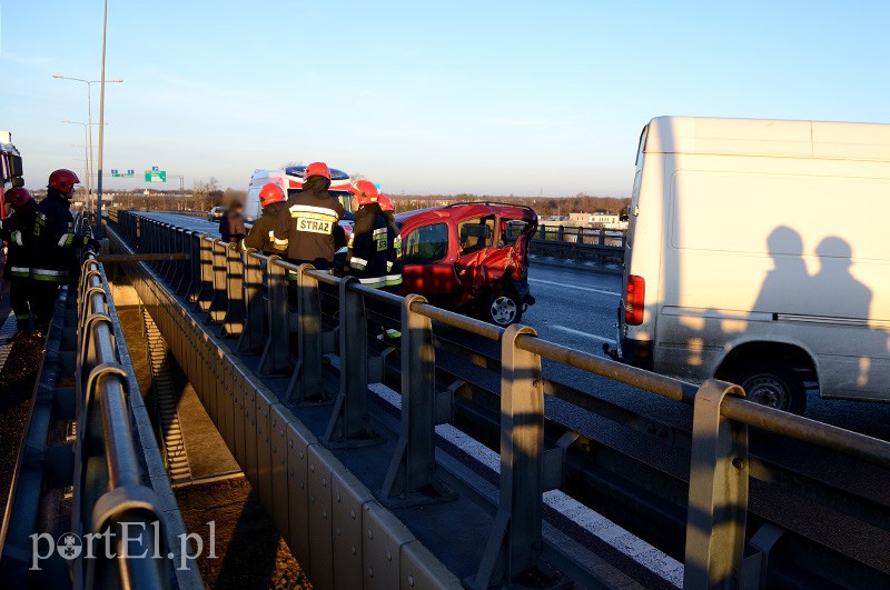 Wypadek na obwodnicy. Dwie osoby w szpitalu zdjęcie nr 98519