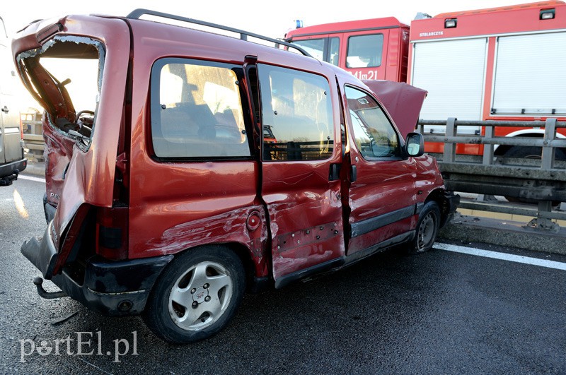 Wypadek na obwodnicy. Dwie osoby w szpitalu zdjęcie nr 98531