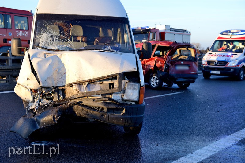 Wypadek na obwodnicy. Dwie osoby w szpitalu zdjęcie nr 98525