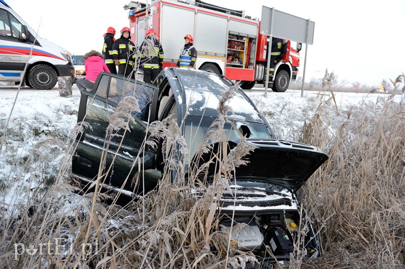 Rubno Wielkie: opel w rowie, jedna osoba w szpitalu zdjęcie nr 98860