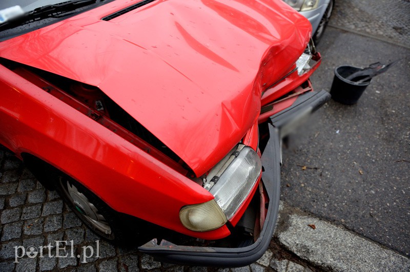 Zderzenie na Królewieckiej: jedna osoba w szpitalu zdjęcie nr 98950