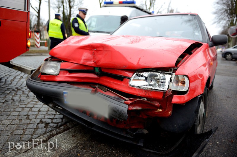 Zderzenie na Królewieckiej: jedna osoba w szpitalu zdjęcie nr 98948