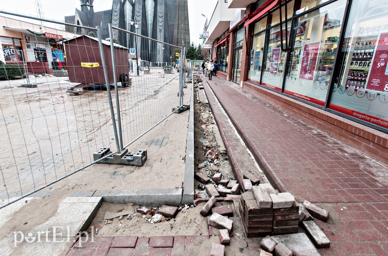 Kabel energetyczny opóźnił prace w pasażu zdjęcie nr 99097