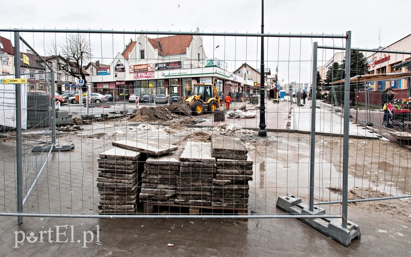 Kabel energetyczny opóźnił prace w pasażu zdjęcie nr 99101