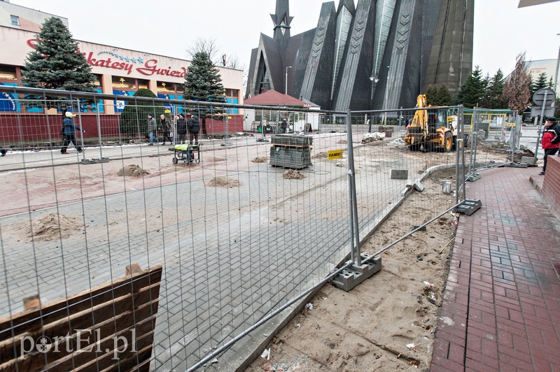 Kabel energetyczny opóźnił prace w pasażu zdjęcie nr 99098