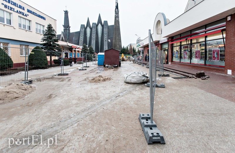 Kabel energetyczny opóźnił prace w pasażu zdjęcie nr 99096