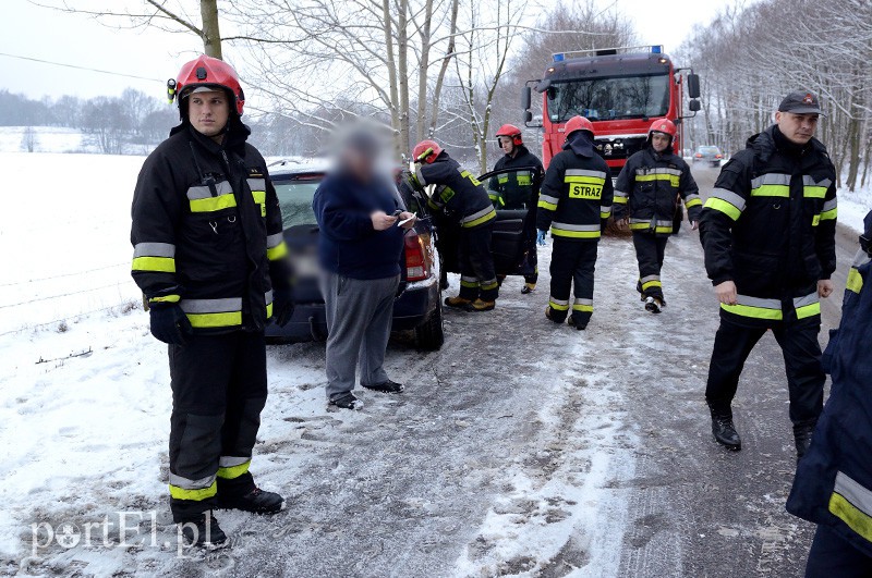 Wypadek na śliskiej drodze nr 509 zdjęcie nr 99936