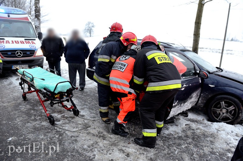 Wypadek na śliskiej drodze nr 509 zdjęcie nr 99942