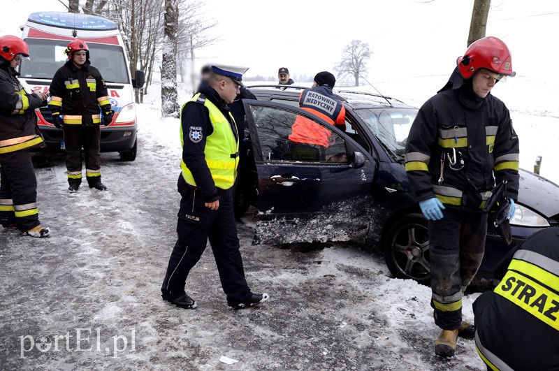 Wypadek na śliskiej drodze nr 509 zdjęcie nr 99939