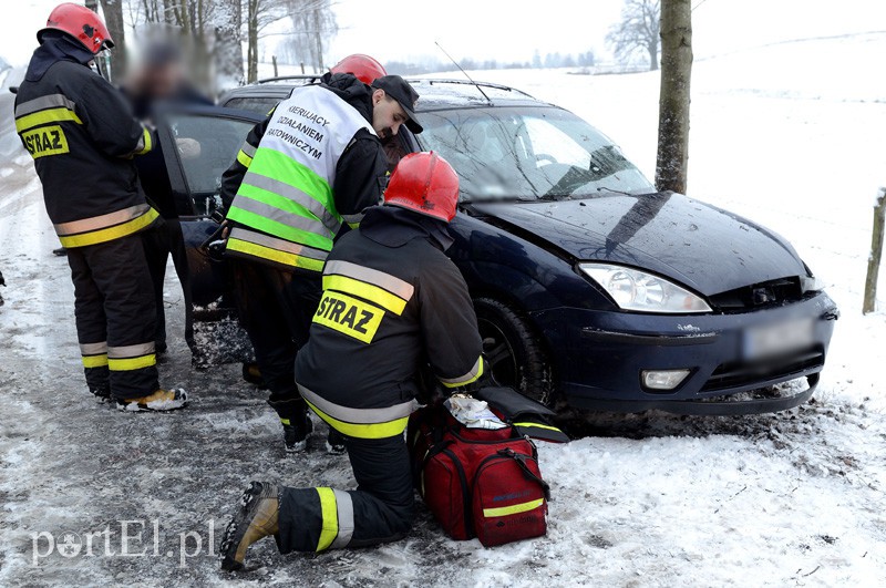 Wypadek na śliskiej drodze nr 509 zdjęcie nr 99932