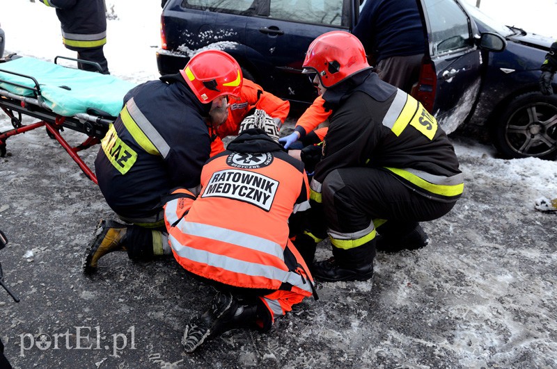 Wypadek na śliskiej drodze nr 509 zdjęcie nr 99944