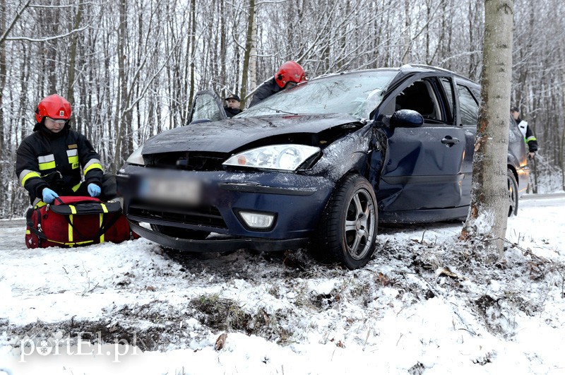 Wypadek na śliskiej drodze nr 509 zdjęcie nr 99933