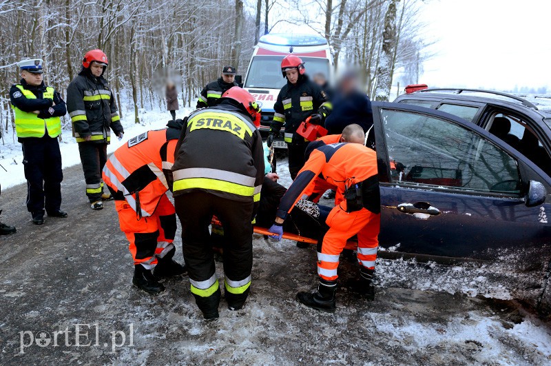 Wypadek na śliskiej drodze nr 509 zdjęcie nr 99943
