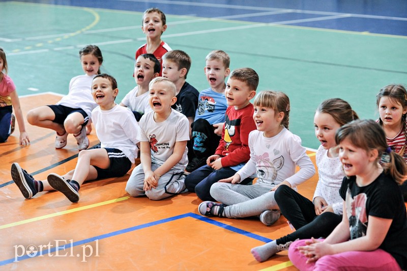 Dzieci zabijają nudę na sportowo zdjęcie nr 100858