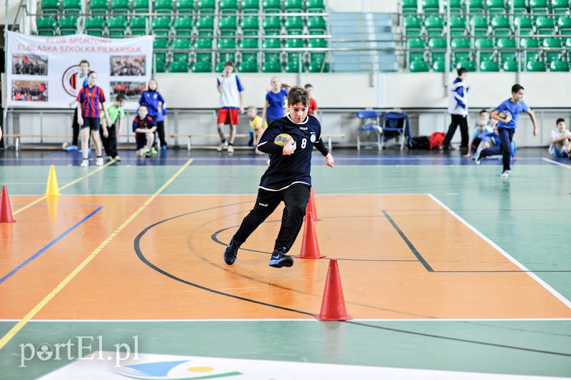 Dzieci zabijają nudę na sportowo zdjęcie nr 100865