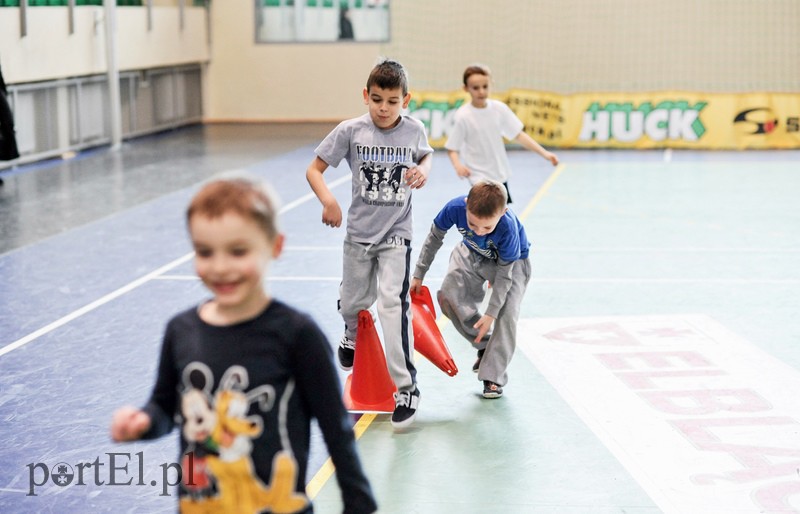 Dzieci zabijają nudę na sportowo zdjęcie nr 100856
