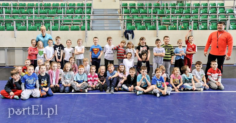 Dzieci zabijają nudę na sportowo zdjęcie nr 100859