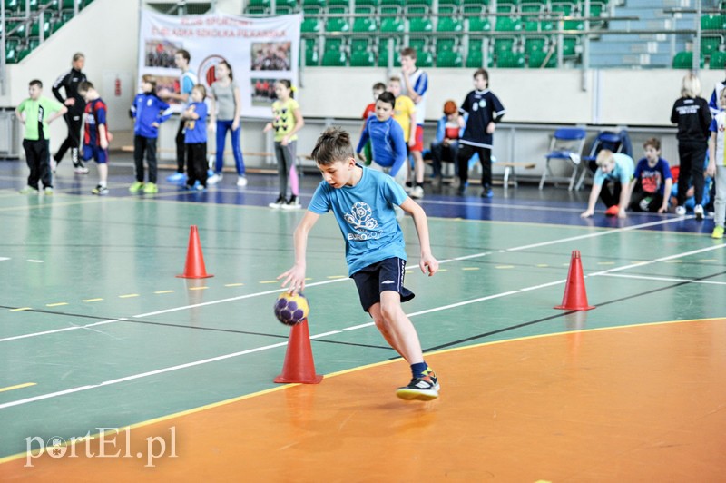 Dzieci zabijają nudę na sportowo zdjęcie nr 100867