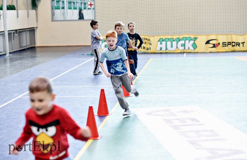 Dzieci zabijają nudę na sportowo zdjęcie nr 100855