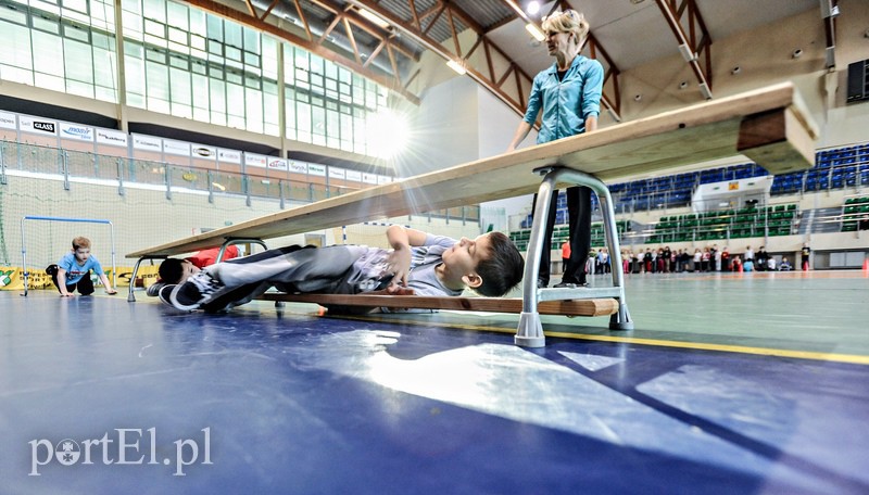 Dzieci zabijają nudę na sportowo zdjęcie nr 100853