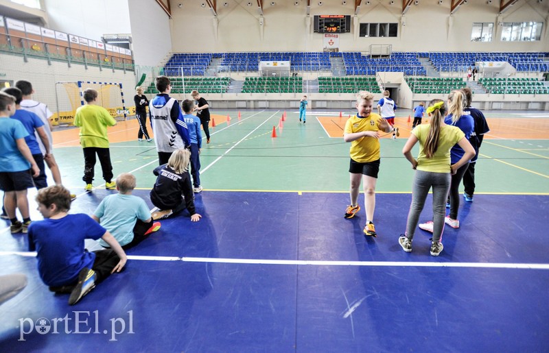 Dzieci zabijają nudę na sportowo zdjęcie nr 100868