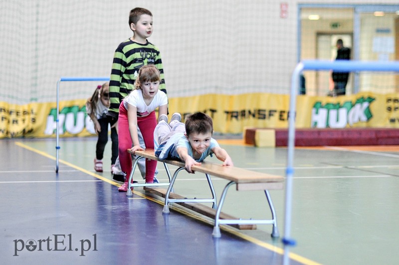 Dzieci zabijają nudę na sportowo zdjęcie nr 100848