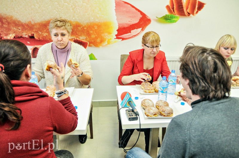  Mistrzostwa w jedzeniu pączków. Zobacz, kto wygrał zdjęcie nr 101118