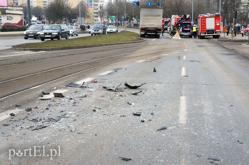 Wypadek na Grunwaldzkiej: dwie osoby w szpitalu zdjęcie nr 101505