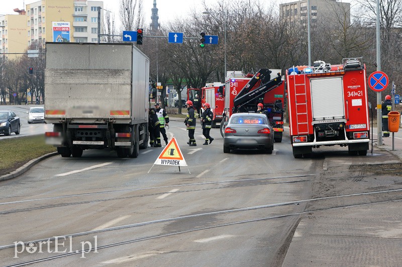 Wypadek na Grunwaldzkiej: dwie osoby w szpitalu zdjęcie nr 101507