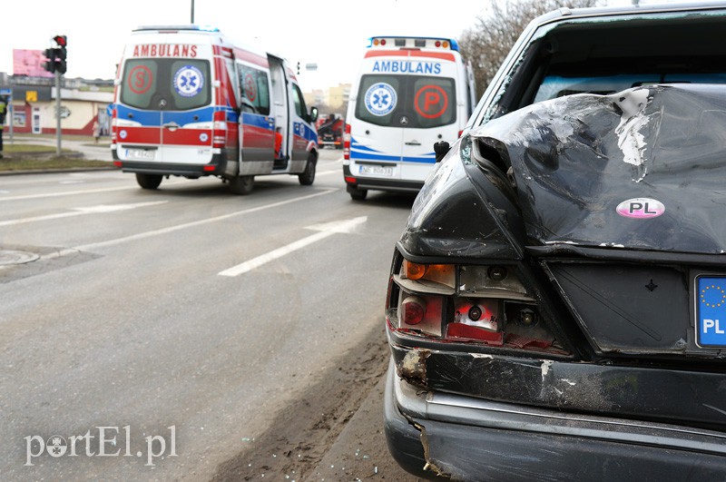 Wypadek na Grunwaldzkiej: dwie osoby w szpitalu zdjęcie nr 101516