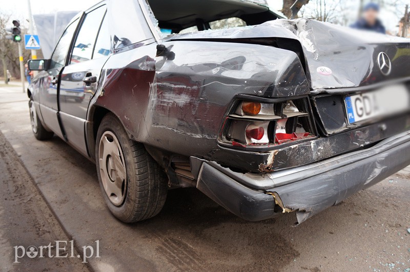 Wypadek na Grunwaldzkiej: dwie osoby w szpitalu zdjęcie nr 101511