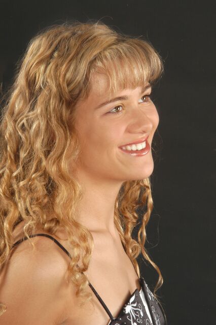 Karolina Ferenc – ur. 2 listopada 1988 r. (Skorpion). Mieszka w Ornecie i uczy się w gimnazjum. Ma 178 cm